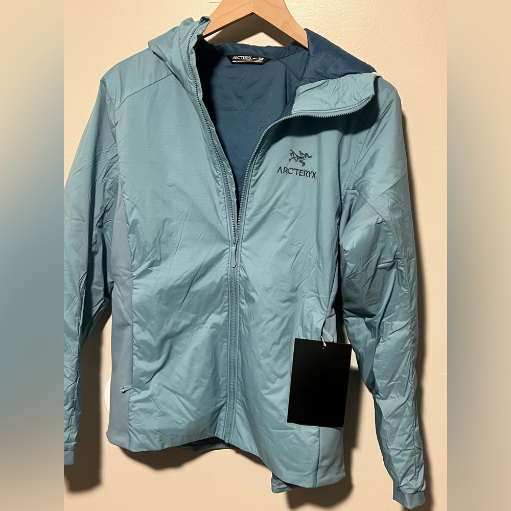 Arc'teryx Women's Atom Hoody Jacket in Solace